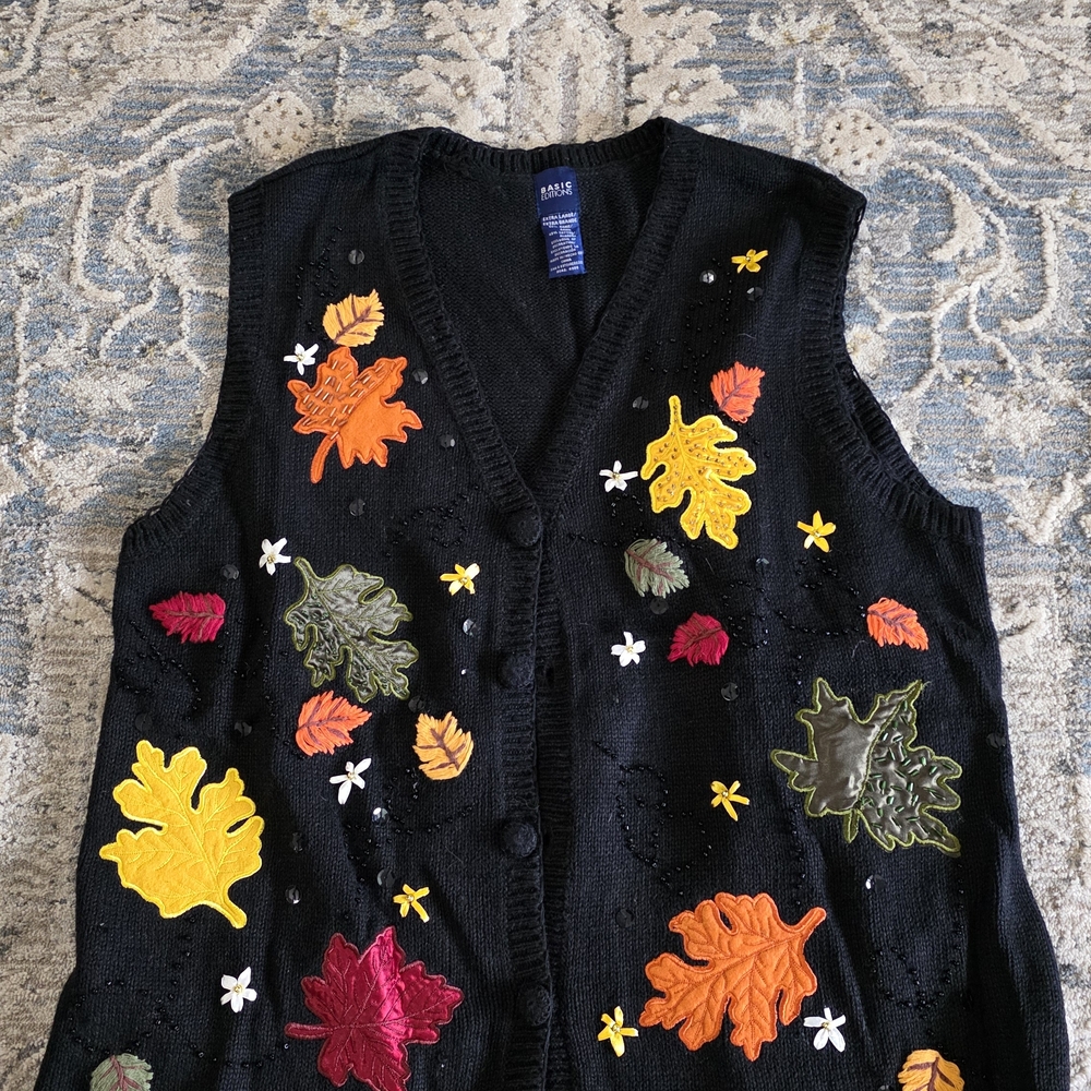 Embroidered Leaf Pattern Black Sweater Vest